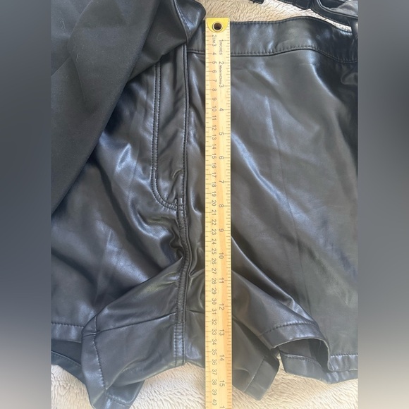 American Eagle Faux Leather High Rise Skort Sz 18 NWT Wrap Black - Picture 16 of 16